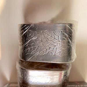 Vintage Elegance Brass Holly Holiday Napkin Rings